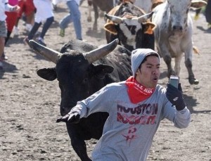 Jovem tenta selfie numa tourada e morre.