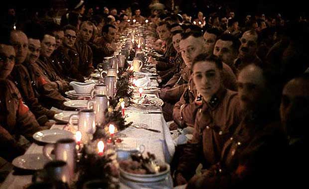 foto historia nazistas alemaes comemoracao jantar
