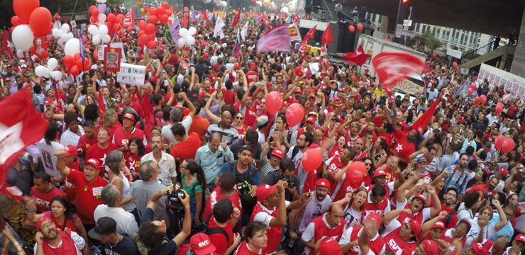 Manifestação em apoio a Dilma Rousseff (Foto: Agência Brasil)