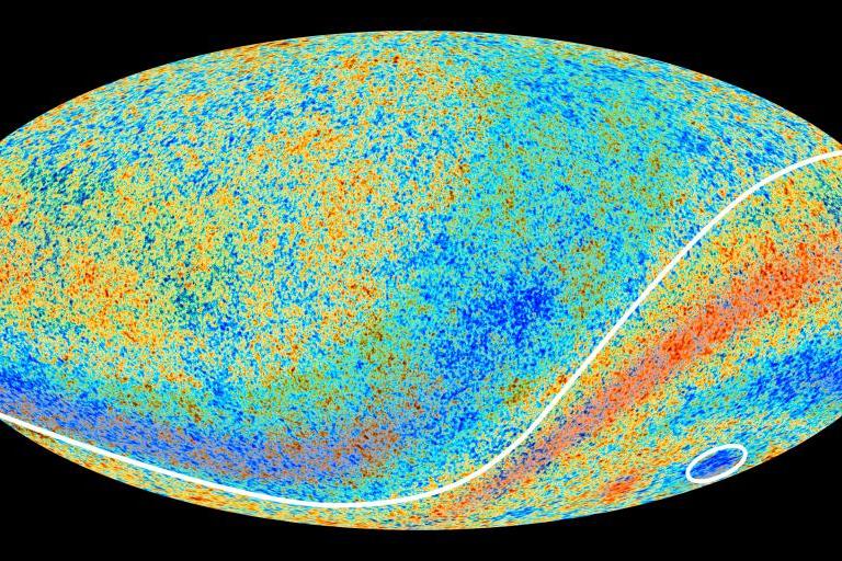 Mapa da Radiação Cósmica de Fundo produzido por dados do Observatório Espacial Planck.
