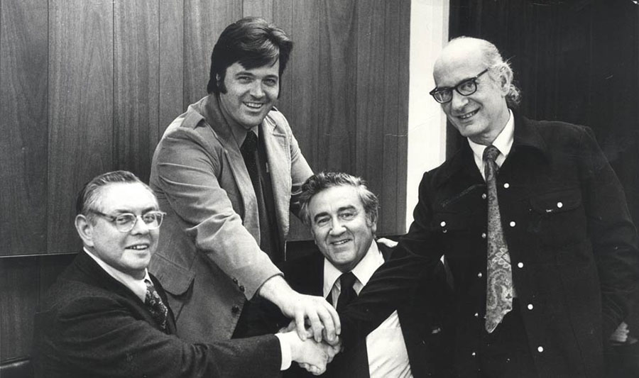 Da esquerda para a direita Joe Shuster, Neal Adams, Jerry Siegel e Jerry Robinson.