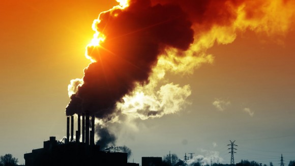 A atividade humana é a maior causa da poluição do ar, e a maior parte vem dos processos industriais.