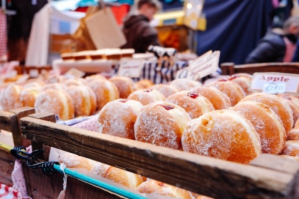 donuts-with-jelly-on-market-stall